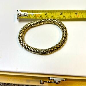 Stretchy gold bracelet